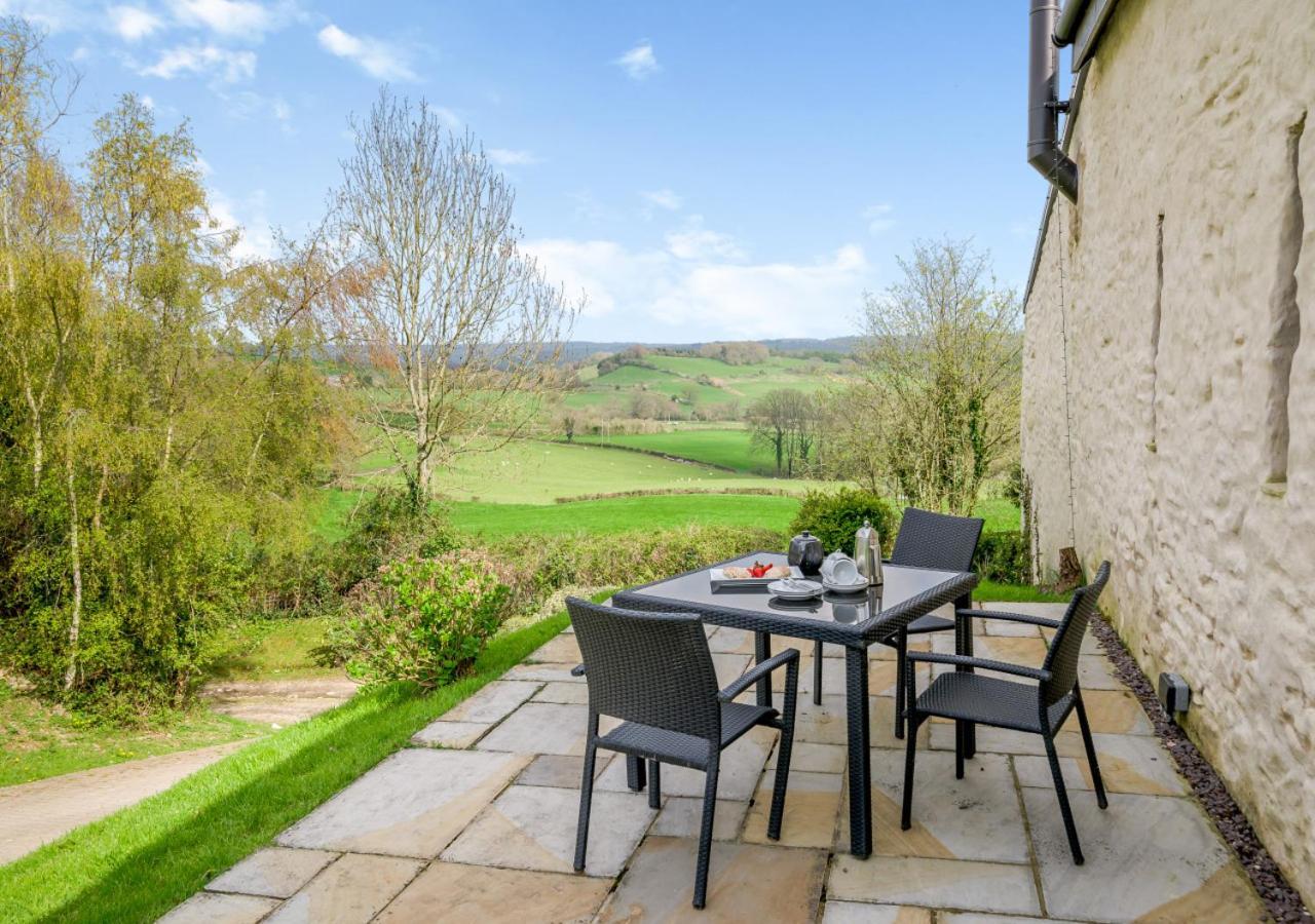 Usk Barn Apartment Llanbadoc Exterior photo